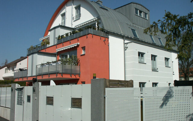 Fassadengestaltung Wohn und Geschaeftshaus Oberursel Maler Lauterbach