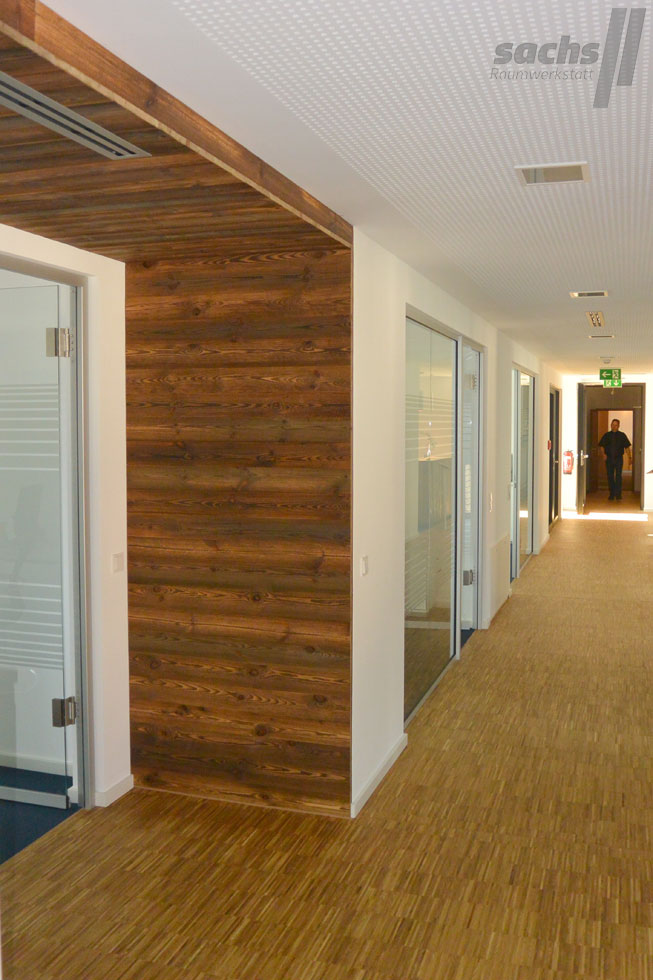 Volksbank Innenraumgestaltung Oberflaechen Fussboden Holz Lauterbach 1