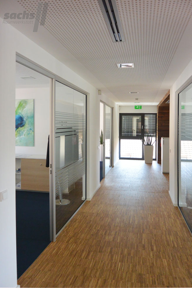 Volksbank Innenraumgestaltung Oberflaechen Fussboden Holz Lauterbach 4